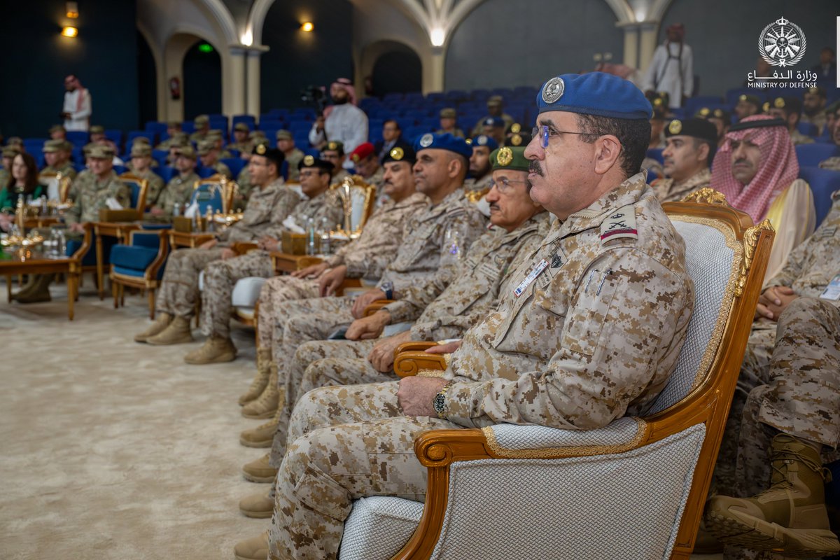 ووقَّع الاتفاقية من جانب #وزارة_الدفاع معالي رئيس هيئة الأركان العامة، ومن الجانب الأمريكي كل من معالي رئيس مكتب الحرس الوطني الأمريكي، والمساعد العام للحرس الوطني بولاية أوكلاهوما، والمساعد العام للحرس الوطني بولاية إنديانا.