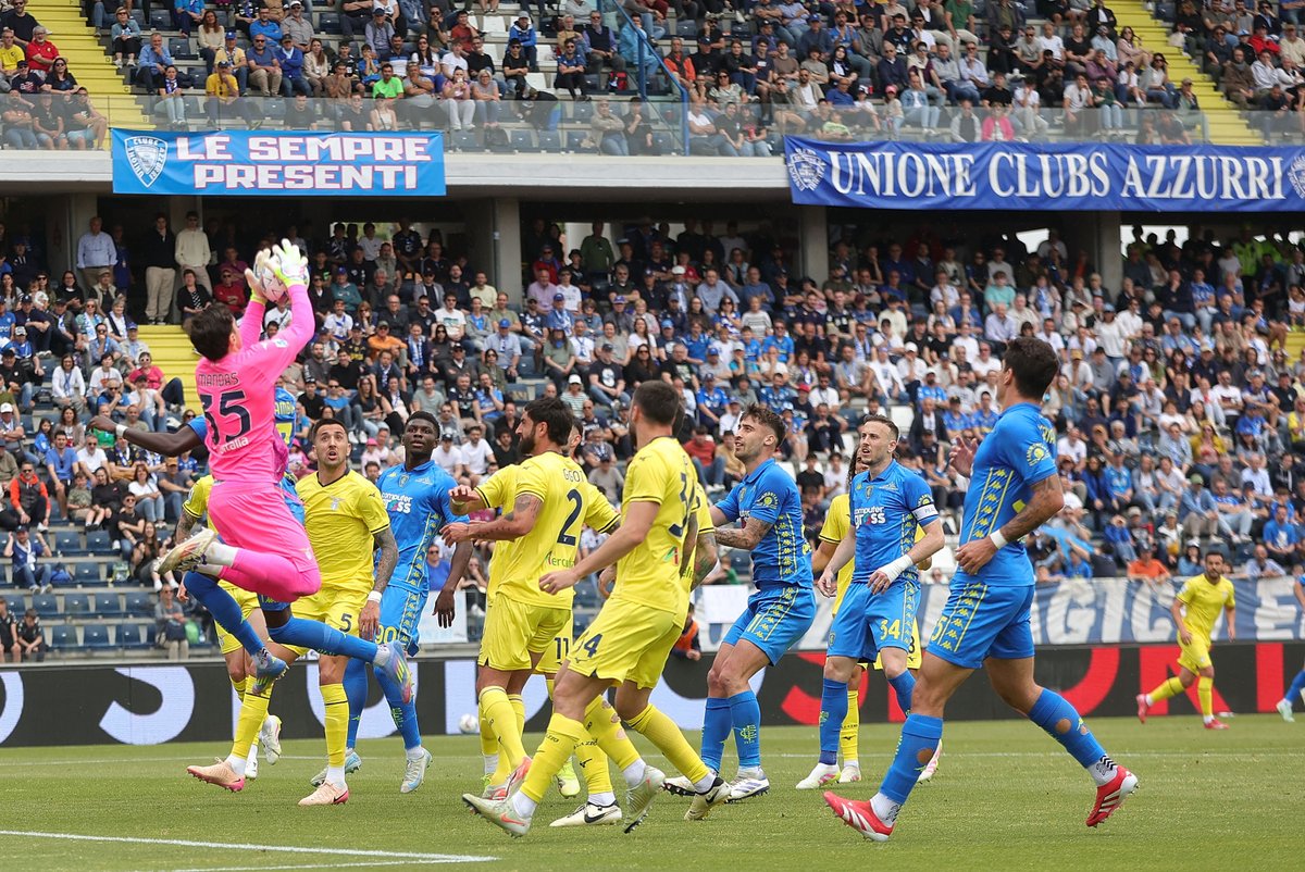 Marc (@lambertsmarc.bsky.social) (@lambertsmarc) on Twitter photo Introducing the Goalkeeper Value Model (GVM) ⚽️📊🧤
Creating an actionable Goalkeeper Value Model that can be used in performance analysis + set piece analysis :
- Shot-stopping
- Distribution
- Leaving line
- Ball handling
Shares/RT appreciated 😊
marclamberts.substack.com/p/introducing-… Introducing the Goalkeeper Value Model (GVM) ⚽️📊🧤
Creating an actionable Goalkeeper Value Model that can be used in performance analysis + set piece analysis :
- Shot-stopping
- Distribution
- Leaving line
- Ball handling
Shares/RT appreciated 😊
marclamberts.substack.com/p/introducing-…