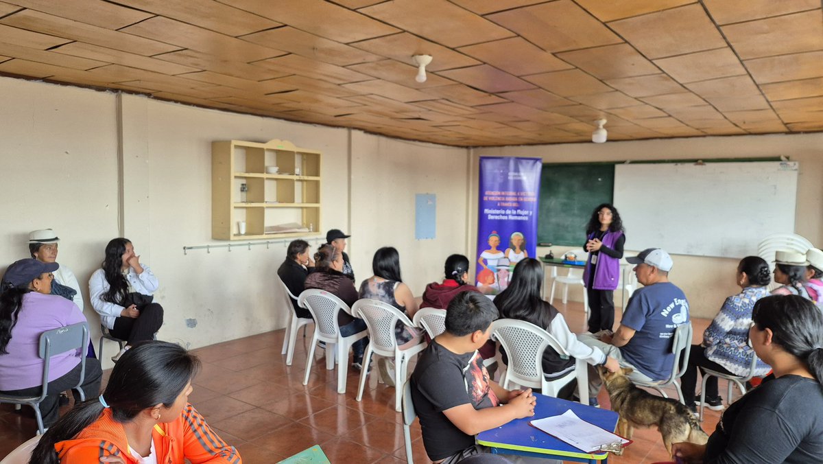 DDHH_Zona6's tweet photo. 📍#Azogues
📌Desarrollamos el evento “Bingo con enfoque: juega, aprende y previene” en la parroquia Luis Cordero. Con un bingo adaptado con mensajes clave sensibilizamos sobre la violencia de género y promovimos respeto y convivencia libre de violencia.

#ElNuevoEcuador https://t.co/s5oQdpxnuX