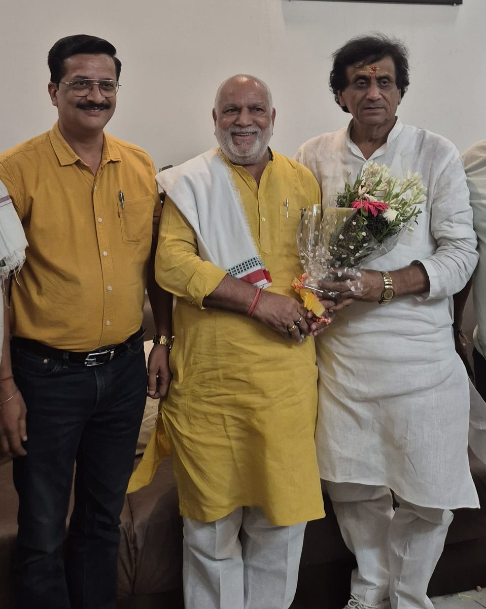 Satyavir Tyagi (@satyvirtyagi) on Twitter photo Bharatiya Janata Party मेरठ के वरिष्ठ नेता #महानगर के प्रथम नागरिक #Meerut के लोकप्रिय #महापौर आदरणीय <a href="/HarikantAhluwa1/">Mayor Harikant Ahluwalia(मोदी का परिवार)</a> जी को जन्मदिन की हृदयतल से बधाई एवं शुभकामनायें!
प्रभु श्री राम जी आपको उत्तम स्वास्थ्य,यश,कीर्ति एवं दीर्घायु प्रदान करें!
#हरिकान्त_अहलुवालिया <a href="/BJP4UP/">BJP Uttar Pradesh</a> Bharatiya Janata Party मेरठ के वरिष्ठ नेता #महानगर के प्रथम नागरिक #Meerut के लोकप्रिय #महापौर आदरणीय <a href="/HarikantAhluwa1/">Mayor Harikant Ahluwalia(मोदी का परिवार)</a> जी को जन्मदिन की हृदयतल से बधाई एवं शुभकामनायें!
प्रभु श्री राम जी आपको उत्तम स्वास्थ्य,यश,कीर्ति एवं दीर्घायु प्रदान करें!
#हरिकान्त_अहलुवालिया <a href="/BJP4UP/">BJP Uttar Pradesh</a>