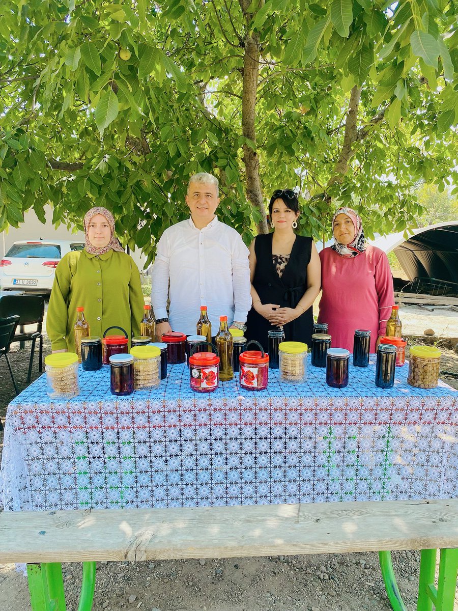 📍Hassa/HATAY
🇹🇷 Kadın Emeğiyle Büyüyen Hatay
📌 Güçlü Kadınlar Güçlü Hatay Güçlü Türkiye
📌 Valimiz Sn. Mustafa MASATLI, üretimdeki azmi, sosyal dayanışma ruhu ve girişimci vizyonuyla öne çıkan Hassa Kadın Kooperatifi’ni ziyaret etti. 

<a href="/MustafaMasatli/">Mustafa Masatlı</a> <a href="/HatayValiligi/">T.C. Hatay Valiliği</a> #HayatHatay