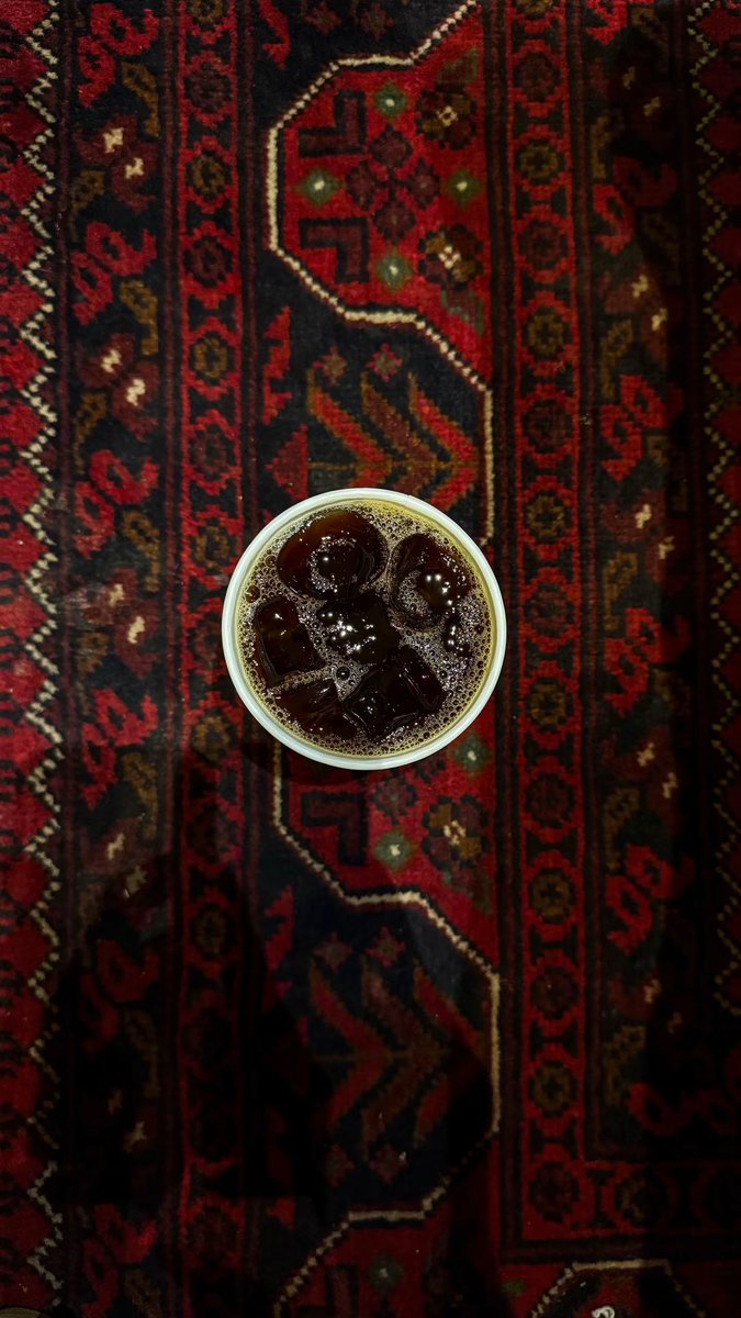 FariiFs's tweet photo. كوب قهوه بعنوان :
"على ضاحك المبسم مساء الرضا واللين
من اليوم لآخر يوم.. محسوب في عمري❣️" https://t.co/B5FJNIZGu5