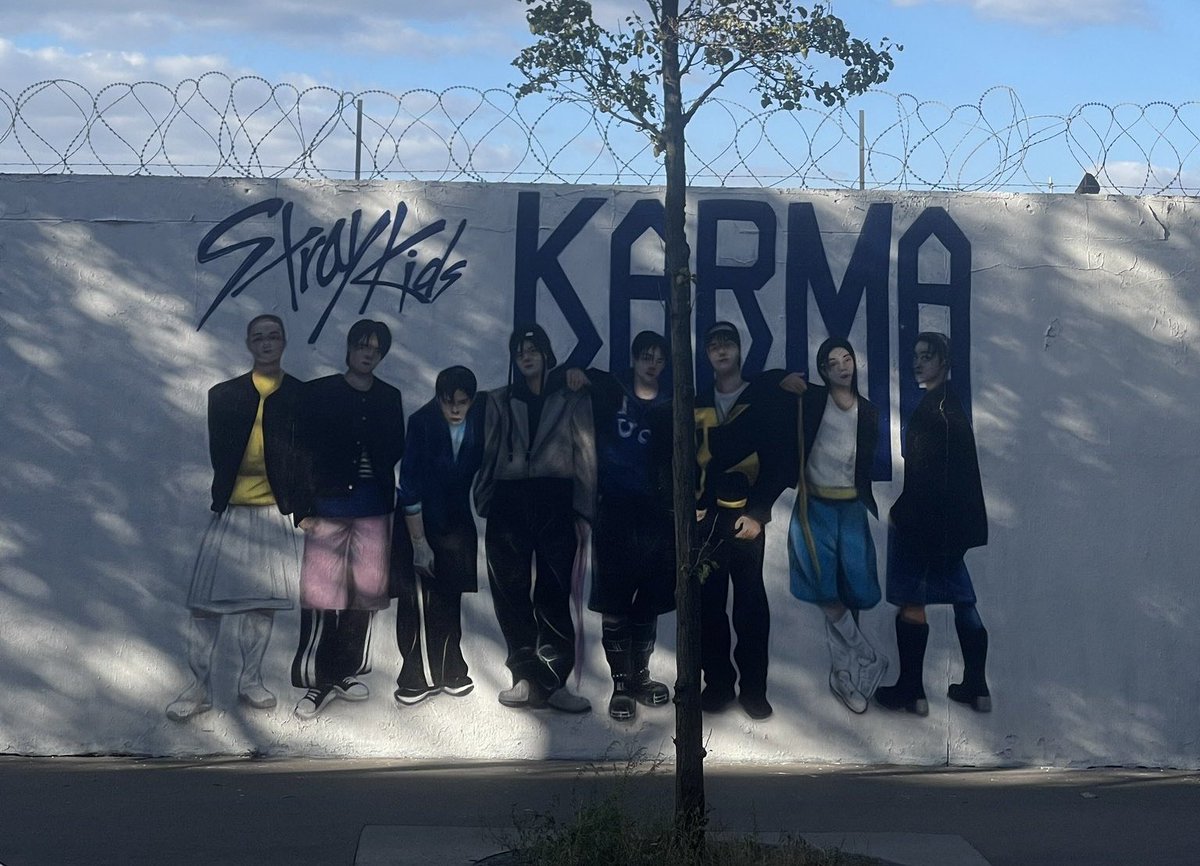 KRYMSKZ's tweet photo. Damn the mural for paris is something else, real masterpiece cocorico the city of art love the detail on the face 🥰🥰🥰🥰🥰🥰🥰🔫 https://t.co/kmk3RmeGMz