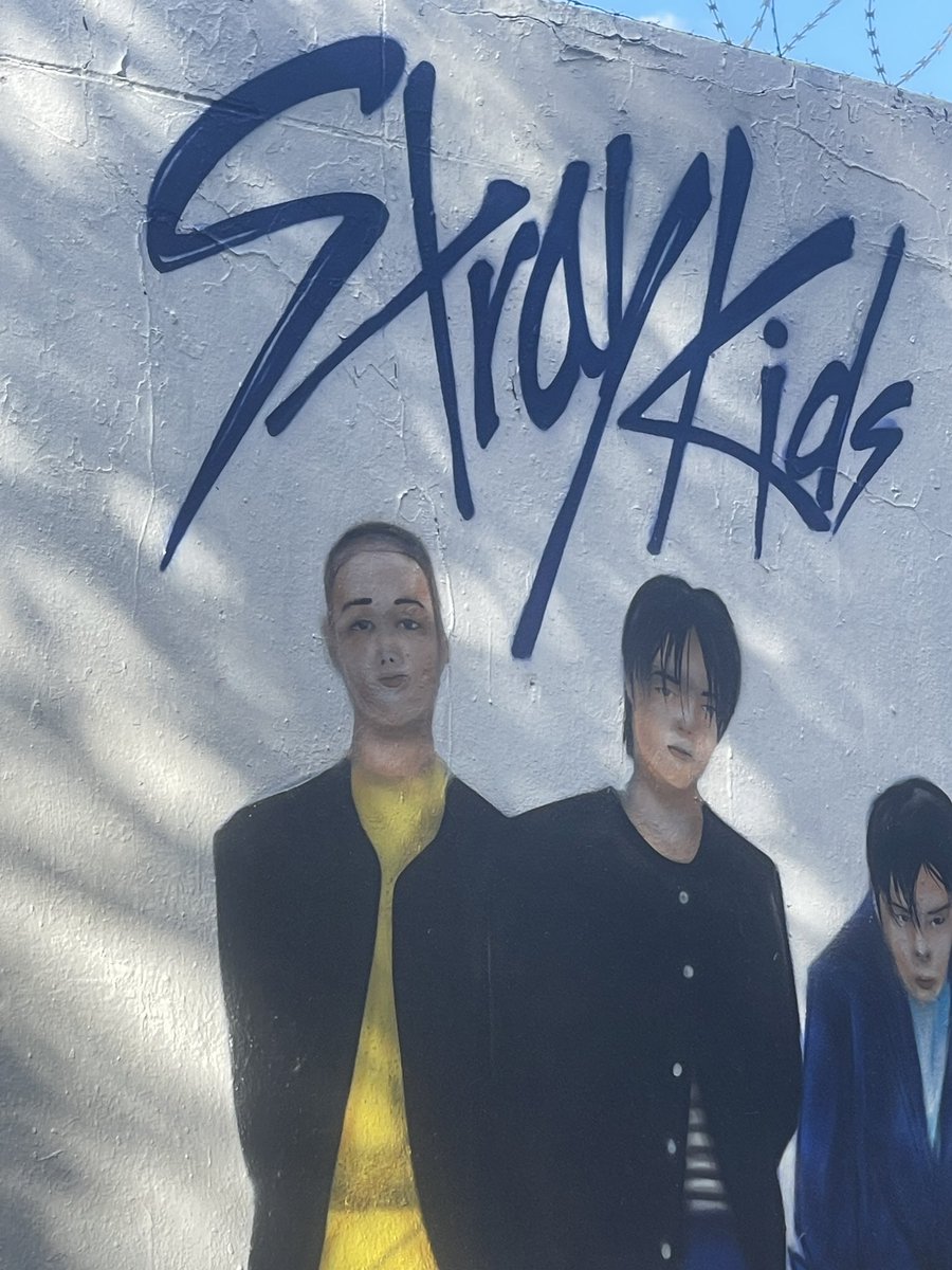KRYMSKZ's tweet photo. Damn the mural for paris is something else, real masterpiece cocorico the city of art love the detail on the face 🥰🥰🥰🥰🥰🥰🥰🔫 https://t.co/kmk3RmeGMz