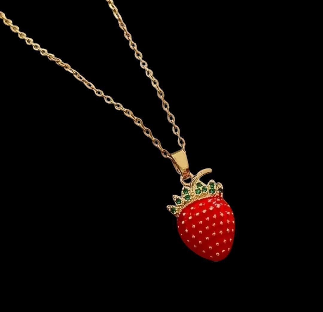 Elevate your jewellery collection with this stunning Gold Plated Red Strawberry Pendant Necklace Chain. buff.ly/3UG2jdH #bizbubble #UKGiftHour #SmallBusiness #firsttmaster #BizHour #giftideas #UKHashtags #UkSmallBiz #Spdc #jewelry #tweetuk #SocialLondon #ATSocialMedia