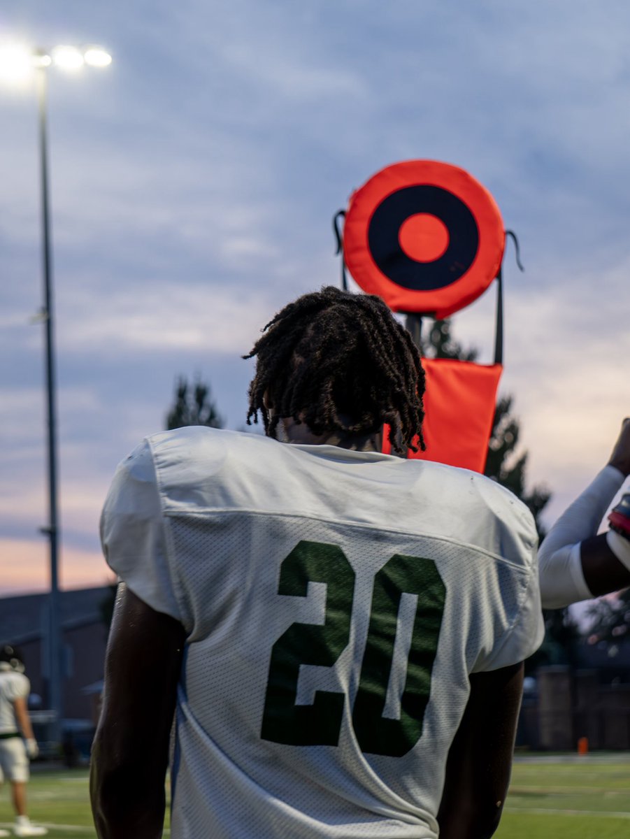 CJCobb_10's tweet photo. Thankful to continue playing the sport I love #ThankfulThursday @RVille_Football https://t.co/O1BJTvfOsZ