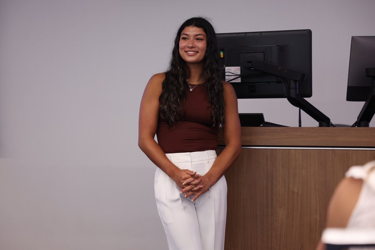 GatorsExp's tweet photo. Officially wrapped up Gators Lead Global: Dominican Republic with student-athlete presentations highlighting their biggest takeaways and how theyβll carry this experience into their future. Thanks for following the journeyβ¦ same time, next year! ππ©π΄ #GatorsLead https://t.co/64lqglnjr9