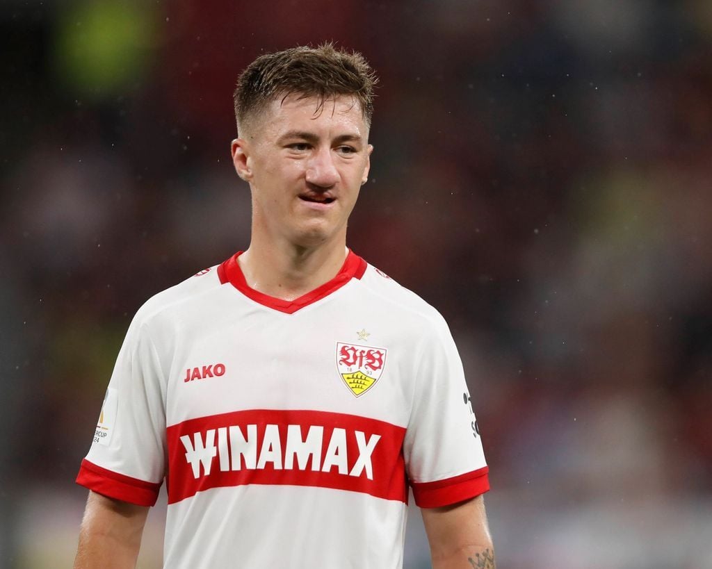 UnitedStandMUFC's tweet photo. 🚨 Stuttgart's Angelo Stiller is one of the midfielders on United's list of options.

No guarantee anything develops, or that any midfielder arrives, but internal discussions are taking place over different targets. [@JacobsBen] 

Would you like to see #mufc go for him? 👇 https://t.co/ZCrYJuU74C