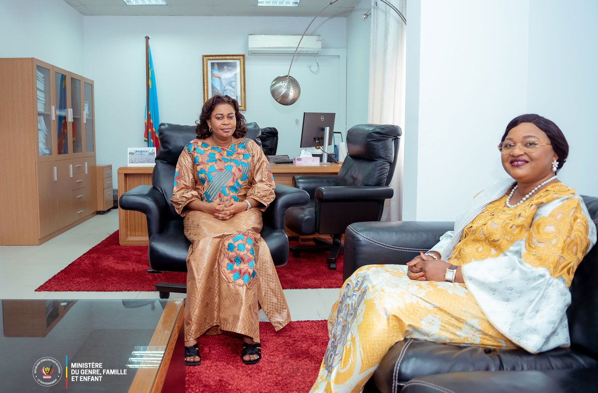 MichelineOMbae's tweet image. Heureuse d’avoir reçu Mme Gisèle Ndaya Luseba, ministre honoraire du genre , famille et enfant (@GenreRDC), ainsi qu’une délégation de femmes dans mon cabinet. Nos échanges ont porté sur la 8ᵉ édition du Forum national du Genre à Mbuji-Mayi, ainsi que sur les défis majeurs…