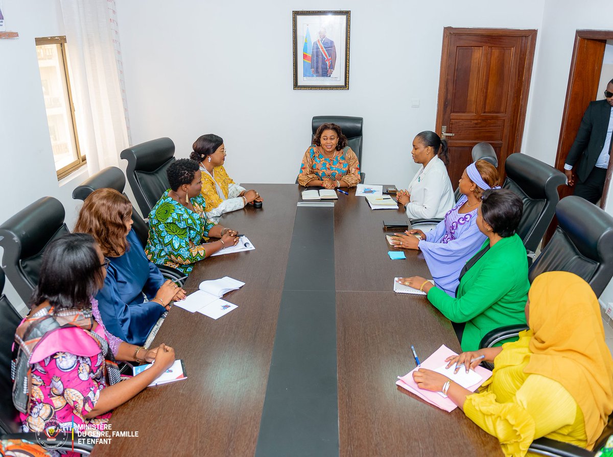 Heureuse d’avoir reçu Mme Gisèle Ndaya Luseba, ministre honoraire du genre , famille et enfant (<a href="/GenreRDC/">Ministère du Genre Famille et Enfant</a>), ainsi qu’une délégation de femmes dans mon cabinet. Nos échanges ont porté sur la 8ᵉ édition du Forum national du Genre à Mbuji-Mayi, ainsi que sur les défis majeurs
