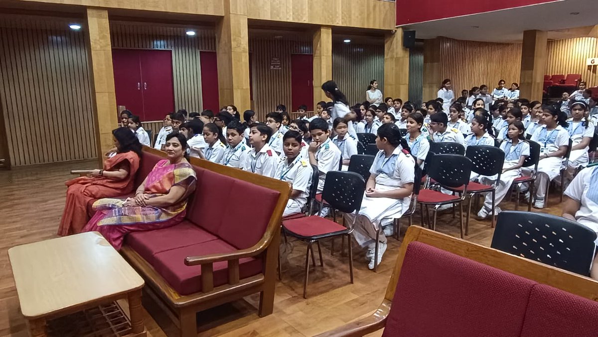 PublicAhlcon's tweet image. #morningassembly #sadbhawnadiwas
Class :- XI C
Topic - सद्भावना दिवस
सद्भावना का अर्थ है – &quot;अच्छी भावना&quot;। इसका मतलब है कि हम एक-दूसरे के प्रति सहिष्णु रहें, दूसरों के विचारों का सम्मान करें, और हर व्यक्ति के साथ समान व्यवहार करें, चाहे वह किसी भी जाति, धर्म या भाषा से जुड़ा हो