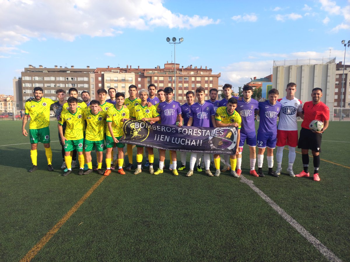 UPPalencia's tweet photo. En el partido de hoy contra el @cd_becerril los dos equipos podamos con nuestra pancarta de apoyo a las y los bomberos forestales. #YoApoyoALosBomberosForestales #BomberosForestalesEnLucha https://t.co/2Af9x4ObAR