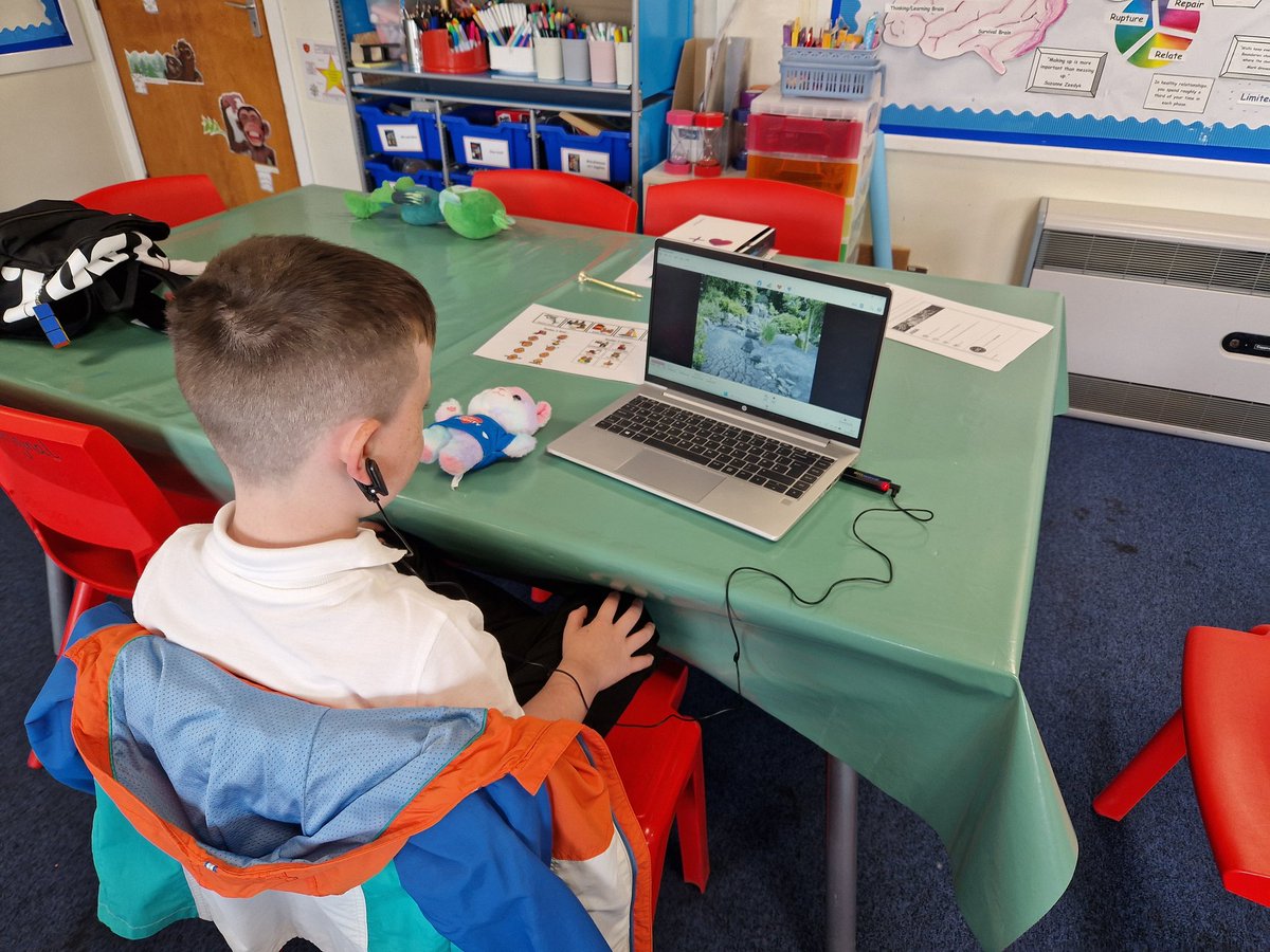 LynburnNurture's tweet photo. A 6 year old practising HeartMath +💜
He held his teddy next to his heart, slow breaths and warm thought of snuggling Mum = heart coherence (a biologicsl state of inner calm/regulation.)
@anam_alba @fionalarkin13
@suzannezeedyk
#ChildWellbeing #EmotionalRegulation #HeartMath https://t.co/YPfL5OWwuE