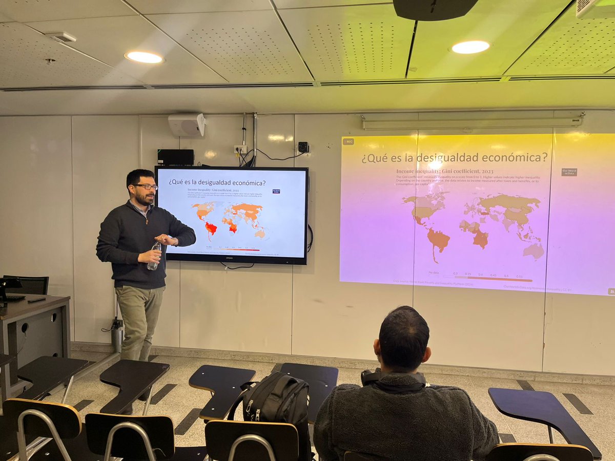 🙋🏻‍♀️🙋🏻Ya comenzando con nuestras clases paralelas de la Escuela. Desigualdad Económica: Conceptos y Medición con Rafeal Carranza y Metodologías Visuales con Denisse Sepúlveda ✨
