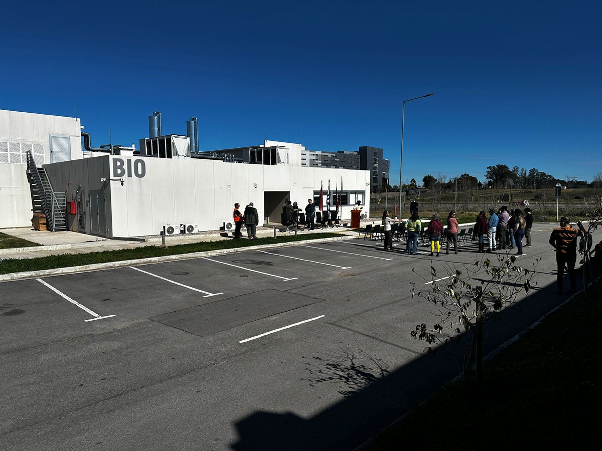 Udelaruy's tweet photo. 📍Se inaugura el Centro Universitario de Producción de Animales para Investigación (Bioterio) de @fvetuy, con la participación del rector @HectorCancela; el decano José Passarini; el decano de @fmedoficial, @arturobriva; y la ex prorrectora de Investigación, Cecilia Fern��ndez. https://t.co/WKGPEGK053