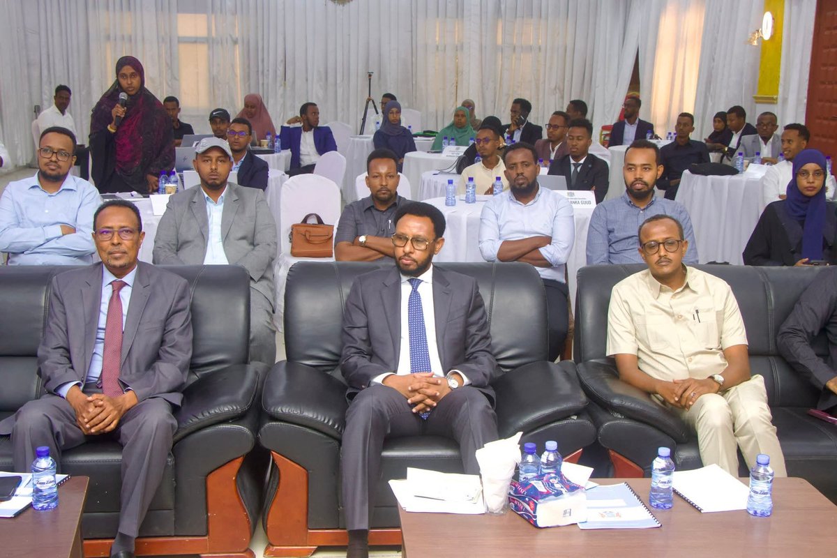 MoF_Somalia's tweet photo. Today,@MoF_Somalia Minister H.E. @BihiEgeh,closed a training for Gov’t institutions on Program-Based Budgeting (PBB) to ensure the 2026 budget is aligned with core functions &amp; service delivery&amp;budget preparations.A key step towards results-oriented #PublicFinance reform.#Somalia https://t.co/xsi6N8uE90