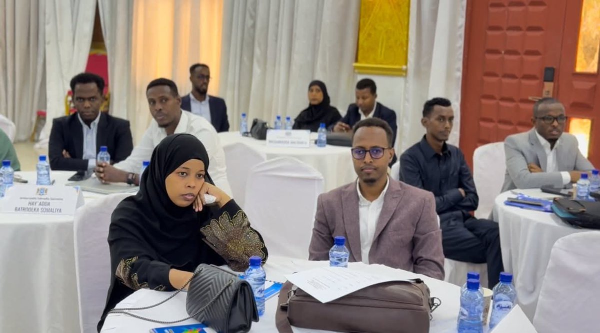 MoF_Somalia's tweet photo. Today,@MoF_Somalia Minister H.E. @BihiEgeh,closed a training for Gov’t institutions on Program-Based Budgeting (PBB) to ensure the 2026 budget is aligned with core functions &amp; service delivery&amp;budget preparations.A key step towards results-oriented #PublicFinance reform.#Somalia https://t.co/xsi6N8uE90