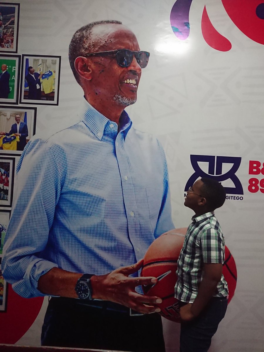 EngineerMagogo's tweet photo. Amatsiko ni yose abonye ifoto ya Perezida Paul KAGAME ,
Umunyamuziki MUGISHA Louange ati"Nzaba nkawe NDATE u Rwanda hose ! "
https://t.co/EnriYrTmqG
@bbkigalifm 89.7 |90.1 MHz 🇷🇼 https://t.co/jsJ0hxEuJP
