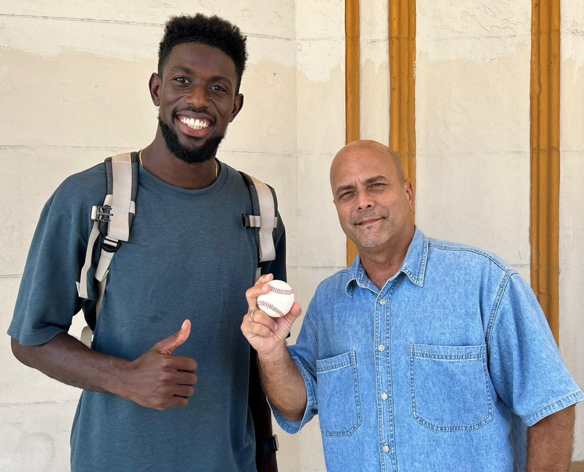 GHNordelo5's tweet image. Los Leones Azules de la Capital entrenaron hoy, y estuve practicando la curva con el gigante Pavel Hernández, quien ha jugado con varios equipos de la Liga Mexicana, y de nuevo defenderá la camiseta de #Industriales #Cuba #CDRCuba #65AñosCDR