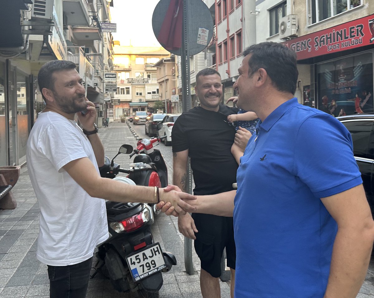 📍Kemalpaşa

Meslektaşım , İlçe yönetim kurulu üyemiz avukat Murat Yeşilkaya’yı ofisinde ziyaret ettikten sonra vatandaşlarımızla kucaklaştık.