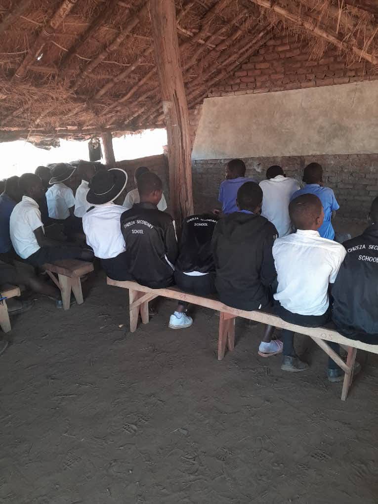 VaRapisa's tweet image. Chizeza secondary school Mt Darwin mukanzwa ed ne Zanupf vachiti tinodada ne Mt Darwin inovhota zvinemutsindo 

Iyi👇 ndiyo Darwin yacho after 45 years of independence