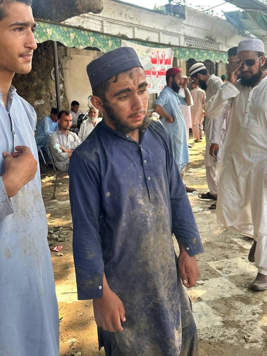 Minakhan_wazir's tweet photo. وہ جو کہا کرتے تھے کہ مدارس دھشتگردوں کے فیکٹریاں ہیں ۔ آج وہی دھشتگرد قوم کے خدمت کے لئے کھڑے ہیں 

#JUI4FloodVictims https://t.co/tcLhoFH9nh