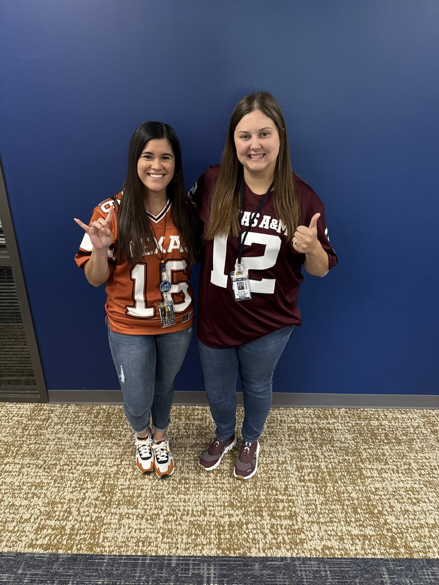 MrsHoward97's tweet photo. Jersey Day or College Rivalry Day? @MsAraguz @GoldenFHSEagles @SocStudiesFHS #BeAbove https://t.co/1cGl5FSleo
