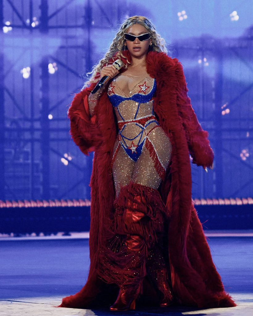 beyoncesslut's tweet photo. this is thee cct look https://t.co/teck4OSmTW