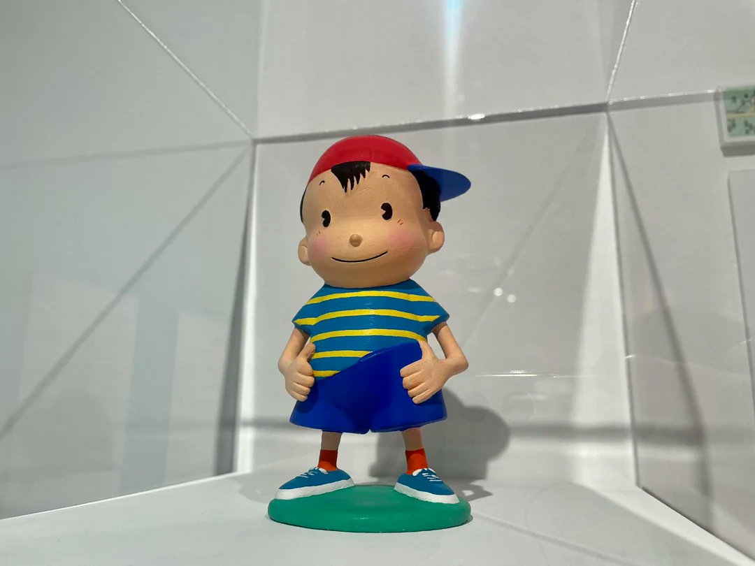 MonkeyNess's tweet image. Hobonichi is restoring and repairing the paper-clay models ❤️
(Before and after, note the hair.)