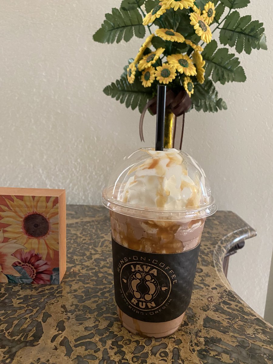My reward for surviving another doctor’s appt b4 the school year starts: chocolatey-caramel goodness in a cup! Actually, the appt was easy… but waiting 25 min. in the exam room for the doctor to show up was irritating. So I needed a reward. LOL!