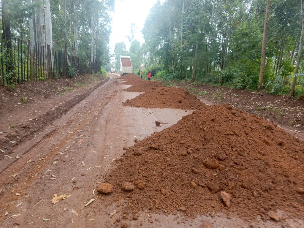 Grading, compaction and murraming of 12.5KMs Muriola-Brotherhood- Roberts road in Likuyani Ward, is progressing well following delays caused by heavy rains.