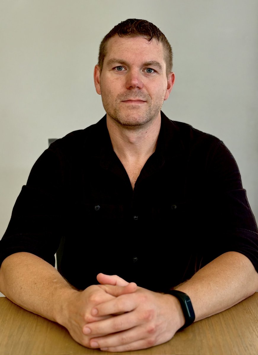 We're delighted to welcome David Moloney to our RHP family and to bring you LION IN LOVE as part of our Spring 27 Frontlist season! #teamregalhouse regalhousepublishing.com/david-moloney/