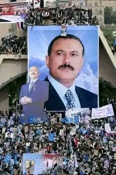 الكهنوت الحوثي يصرخ: المؤتمر انتهى! لكنهم يطاردون اسمه في كل محفل، يخافون من فكر الزعيم علي عبدالله صالح لأنه وحد الشعب وفضح زيفهم. ستبقى مسيرته شوكة في حلق الطغاة. #المؤتمر_الشعبي_العام #الذكرى_43_لتاسيس_الموتمر