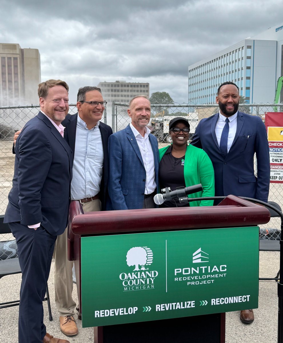 We’ve hit a milestone in our effort to usher in the transformation of #DowntownPontiac. The demolition of the Phoenix Center remains ahead of schedule, putting us closer to renovating 31 E. Judson and bringing new amenities to the #OaklandCounty district: ow.ly/lEPG50WJEYh.