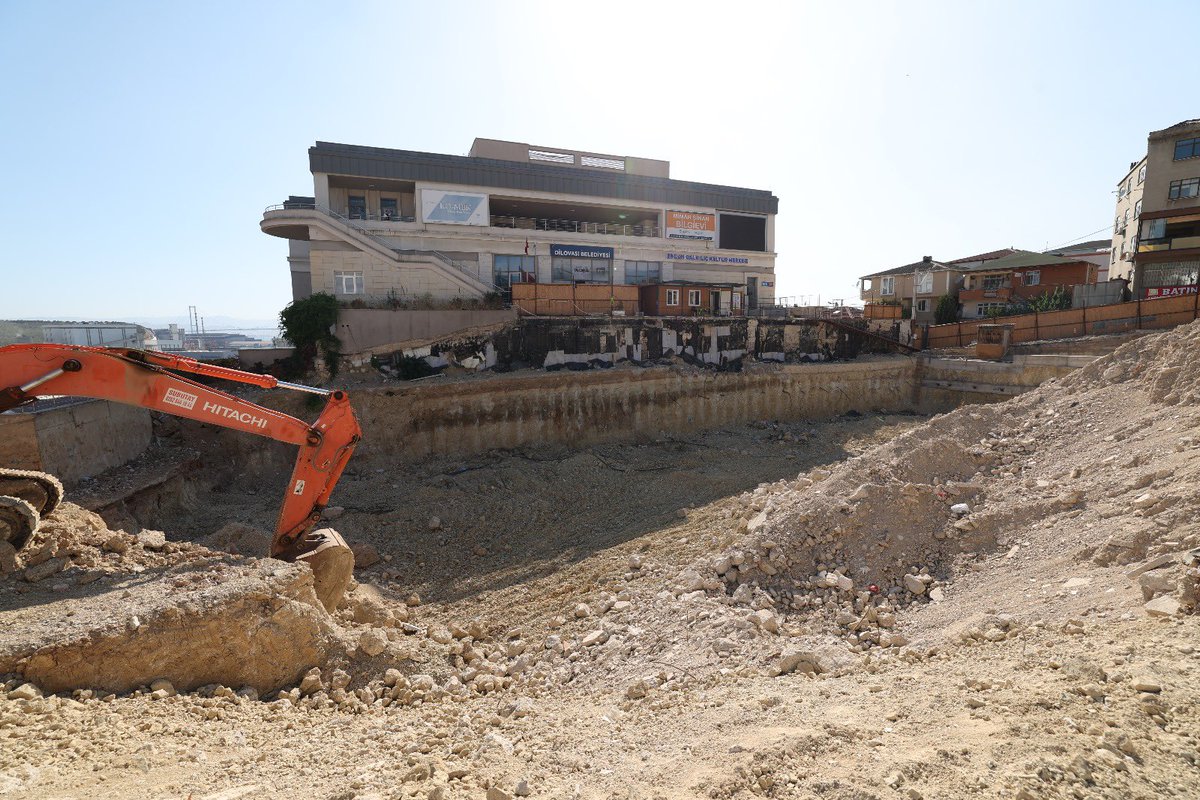 Teknik ekibimizle birlikte temeli yakında atılacak Kent Meydanı Projemizin hazırlıklarını yerinde inceledik.

Her adımda, daha yaşanabilir ve daha güzel bir şehir için var gücümüzle çalışıyoruz.

#BuŞehirHepimizin