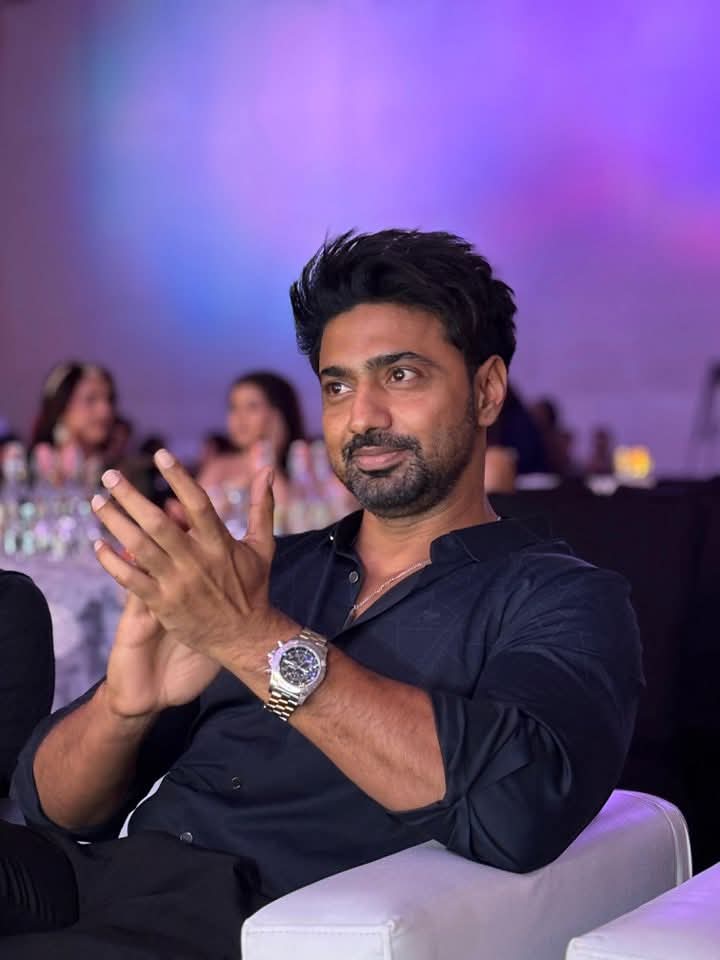 cine_kolkata's tweet image. Megastar #Dev graces the launch of the new channel #ZeeBanglaSonar 🔥

#MegastarDev #Tollywood #celebritynews #siticinema #viralreels #trending #cinekolkata