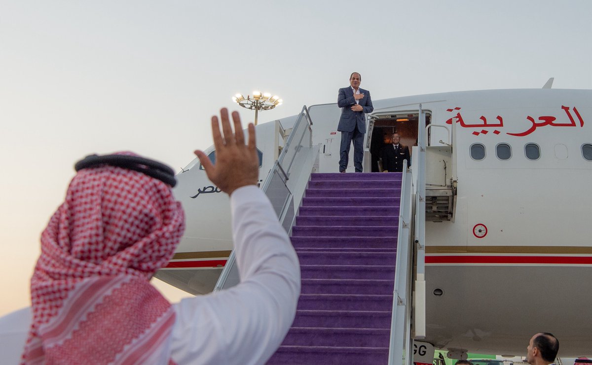 فخامة رئيس جمهورية مصر العربية يغادر نيوم وسمو سيدي #ولي_العهد في مقدمة مودعيه.