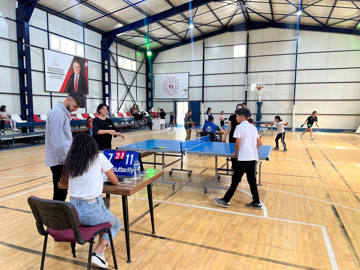 İlçemizde sporcuların katılımıyla Masa Tenisi İlçe Seçmeleri gerçekleştirildi. Turnuvaya yoğun bir katılım oldu ve kıyasıya mücadeleler yaşandı. Dereceye giren sporculara madalyaları takdim edildi. 🏓🥇🥈🥉🏆

<a href="/OA_BAK/">Dr. Osman Aşkın Bak</a> <a href="/gencliksporbak/">Gençlik ve Spor Bakanlığı 🇹🇷</a>