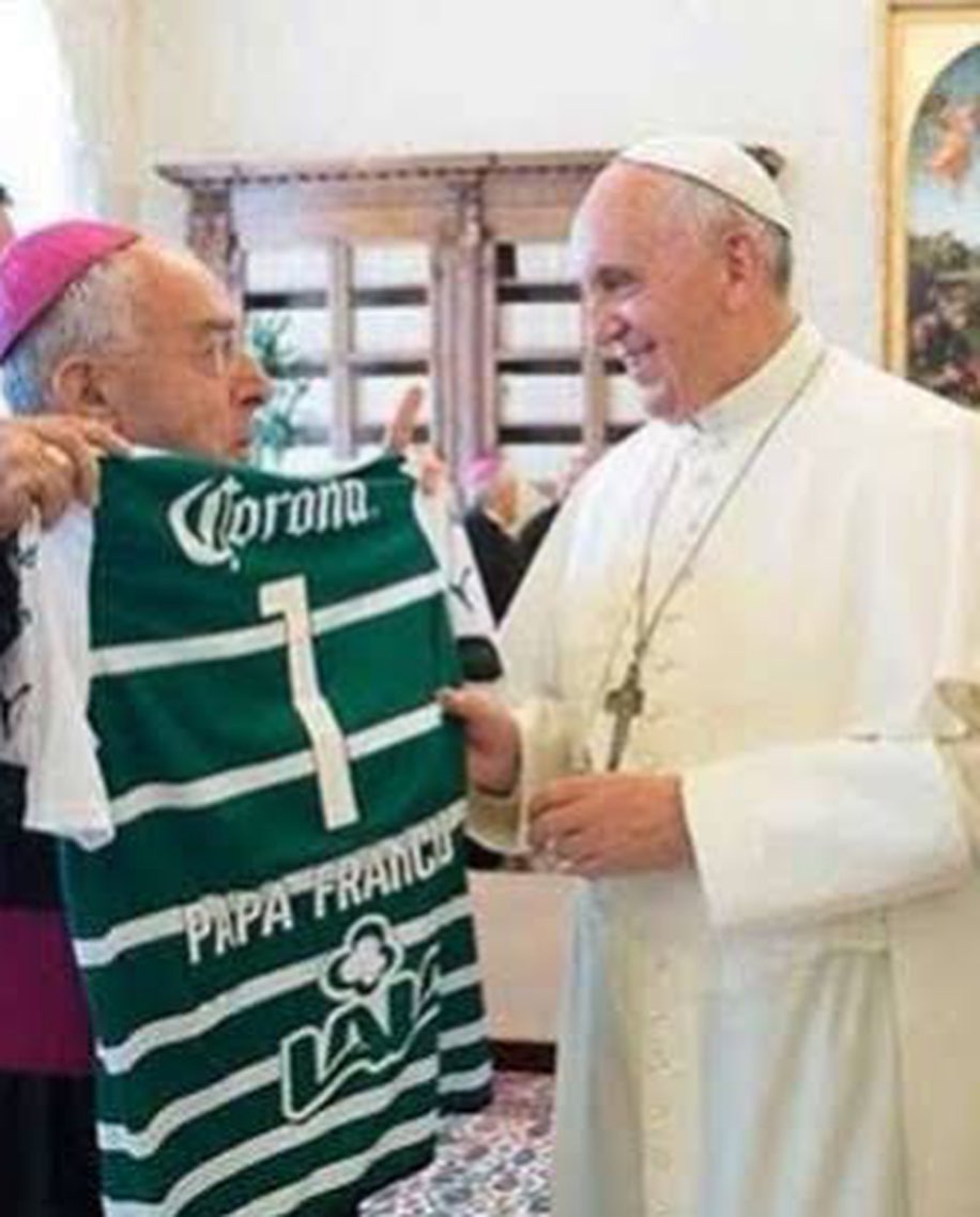 21 de agosto de 1941.- Nace en Cadereyta Jiménez, Nuevo León, José Guadalupe Galván Galindo, quien sería designado por el Papa Juan Pablo II Obispo de la <a href="/DiocesisTorreon/">Diócesis de Torreón</a>, Coahuila, del 12 de octubre de 2000 al 9 de septiembre de 2017.