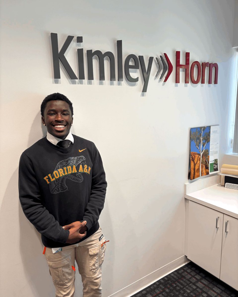 snowscholarship's tweet image. 💼 Summer internships complete! #SnowScholars Marcklen, Alait, Natalie, &amp;amp; Kayla gained amazing experience in Engineering, Law, Medicine, and AI this summer!