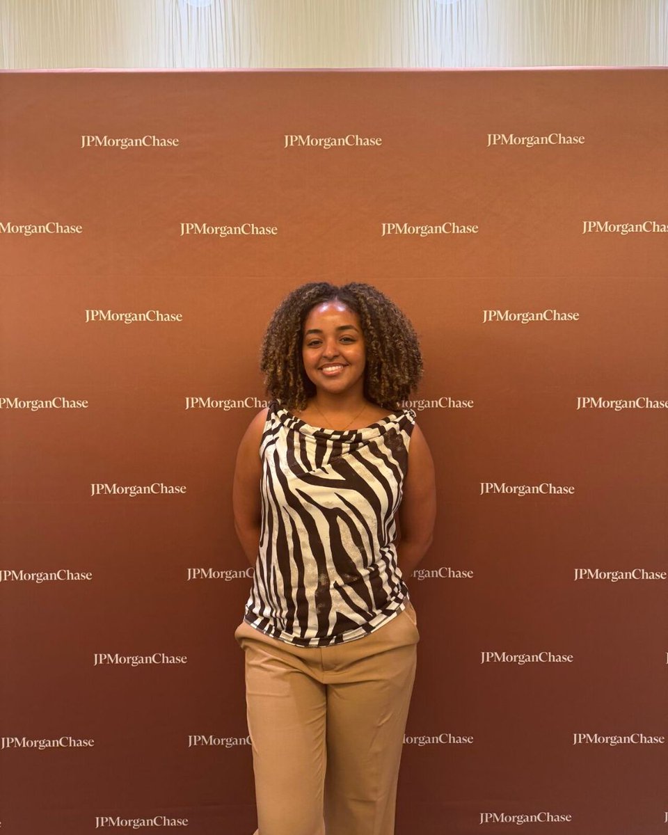 snowscholarship's tweet image. 💼 Summer internships complete! #SnowScholars Marcklen, Alait, Natalie, &amp;amp; Kayla gained amazing experience in Engineering, Law, Medicine, and AI this summer!