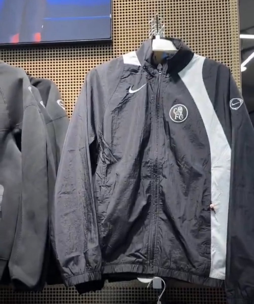 CFCLenny's tweet photo. @LloydCanfield Suppose you don’t know how much this rain jacket is? Can’t find it online https://t.co/YFPw0A7uKz