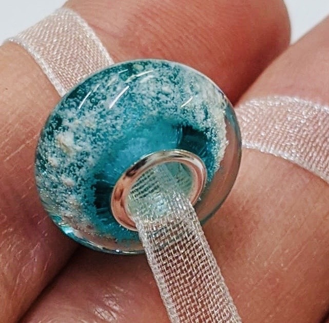 Our elegant memorial charm beads encapsulate the ashes of your loved one into a memento that can be worn as a necklace or incorporated onto most popular charm bead bracelets
See our website to request our free ordering pack
⁠
l8r.it/RxyL

#memorialglass #ashescharm