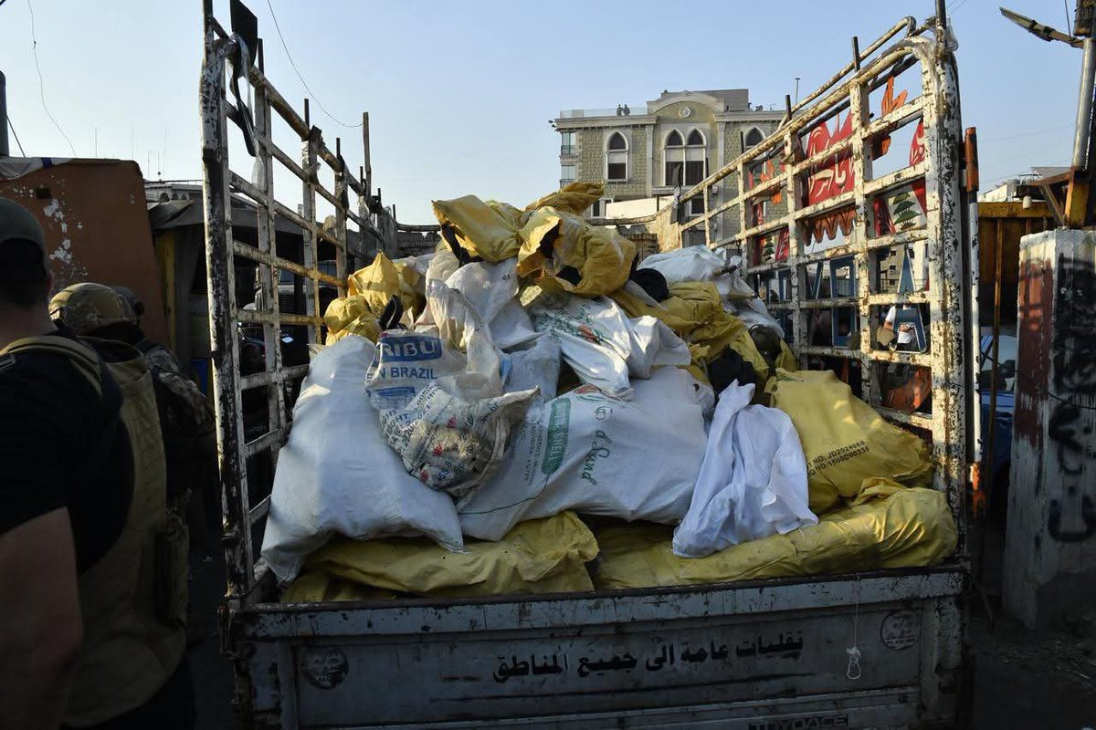 منزّل الجيش والاعلام ليتسلموا هودي👇 ولك اذا علقوا اثنين بالمخيم بيصرفوا اكتر من نص شاحنة اسلحة، يعني لو المسرحية إخراج هندي كانوا عبّولك الشاحنة كلها يا ….. وطالع يستحمر الناس ويقول بدأنا وسنستكمل ونرحّب!! 
مسرحية تافهة للتغطية على فضيحة اطلاق سراح موقوف صهيوني وتسليمه