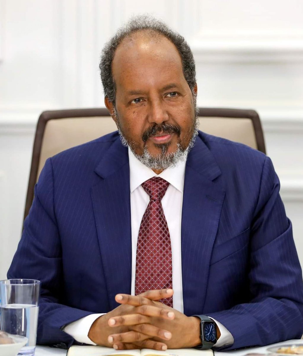 “I’ll Never Make Peace With Them” Somali Ex-PM Drops Bombshell on Hassan Sheikh

In a jaw-dropping revelation, former Prime Minister Mohamed Hussein Rooble claims President Hassan Sheikh Mohamud flat-out refused to reconcile with #Puntland and #Jubaland, vowing to leave the mess