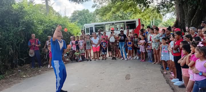 Gran espectáculo en Australia #Jagüey, de la Brigada artística de #Matanzas, disfrute de niños,adolescentes y jóvenes.
#VeranoSiempreJoven  
#MatancerosEnVictoria <a href="/CubaMined/">MINED</a> <a href="/PartidoPCC/">Partido Comunista de Cuba</a> <a href="/CaridadPoey/">Marieta Poey Caridad</a> <a href="/mariofsabines/">Mario Sabines Lorenzo</a> <a href="/JanyMartnez10/">Hanny Martínez</a> <a href="/EMatancera/">Educación Matancera</a>