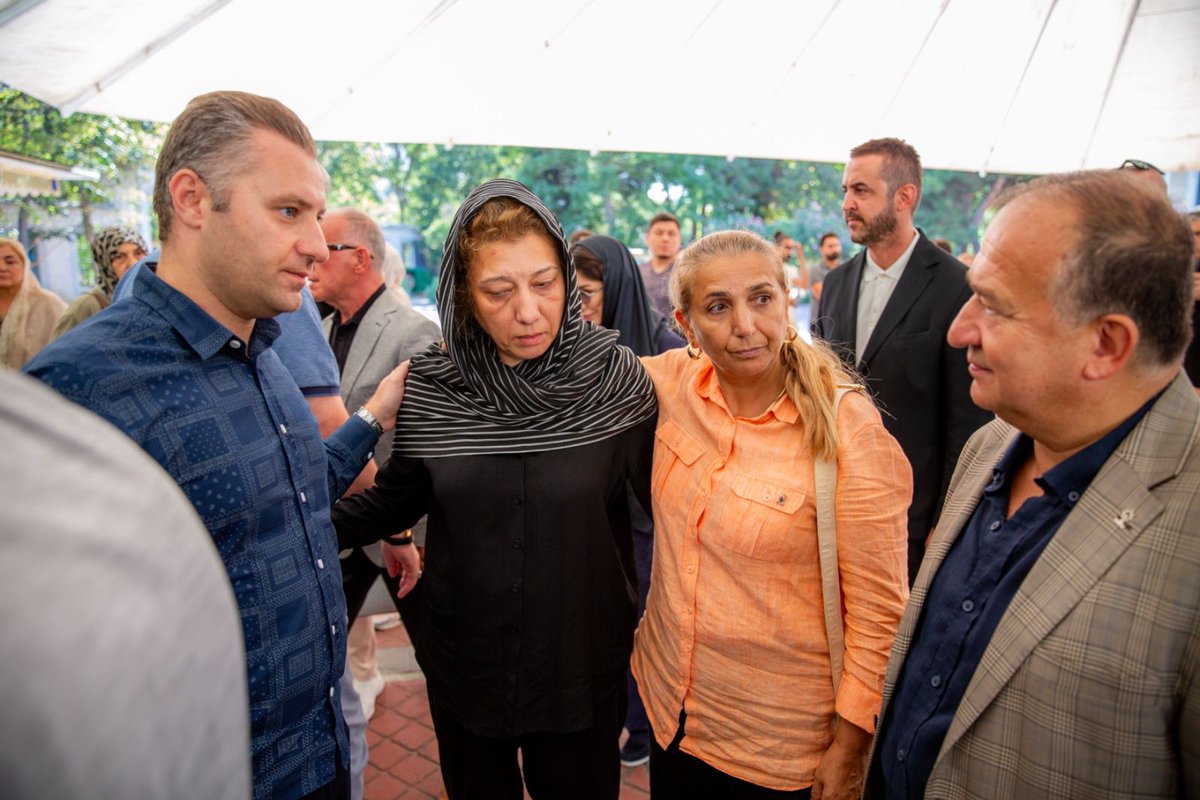 mehmetumur_'s tweet photo. Uzun yıllar birlikte yol ve dava arkadaşımız olarak "İl Kadın Kolları Başkan Yardımcımız ve Bakırköy İlçe Kadın Kolları Başkanımız" olarak görev yapan Gaye Koz Hanımefendinin vefat eden kıymetli annesinin cenazesine, İlçe Başkanımız Ahmet Kuran kardeşimle beraber katılarak, başsağlığı diledik.

Merhumeye Allah'tan rahmet, ailesi ve yakınlarına başsağlığı ve sabır diliyorum.

Mekãnı cennet olsun...

📍Ataköy 5. Kısım | Ömer Duruk Camii
