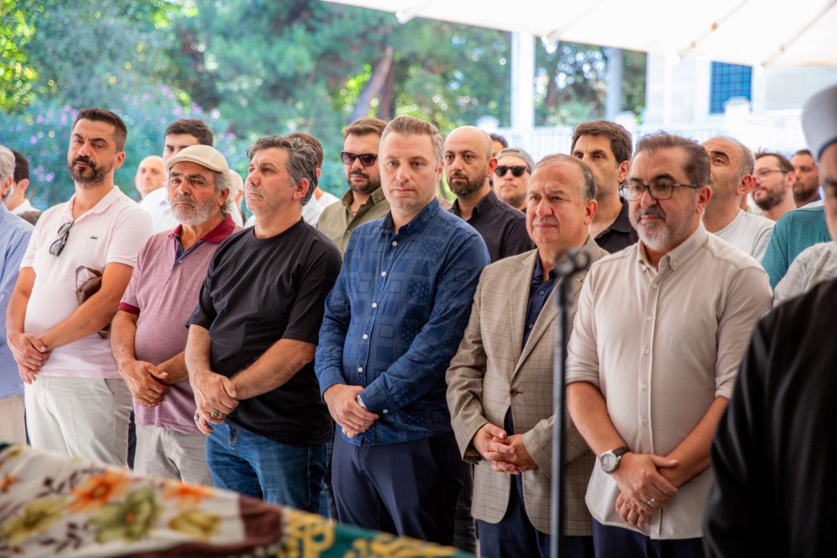 mehmetumur_'s tweet photo. Uzun yıllar birlikte yol ve dava arkadaşımız olarak "İl Kadın Kolları Başkan Yardımcımız ve Bakırköy İlçe Kadın Kolları Başkanımız" olarak görev yapan Gaye Koz Hanımefendinin vefat eden kıymetli annesinin cenazesine, İlçe Başkanımız Ahmet Kuran kardeşimle beraber katılarak, başsağlığı diledik.

Merhumeye Allah'tan rahmet, ailesi ve yakınlarına başsağlığı ve sabır diliyorum.

Mekãnı cennet olsun...

📍Ataköy 5. Kısım | Ömer Duruk Camii