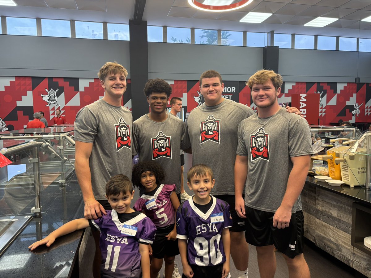 ESU_Football's tweet photo. Saturday we had Breakfast with the Warriors! 🏈 Players had a great time running drills and connecting with the future Warriors —ESYA! THANK YOU to ESYA for coming out—building bonds with our community youth is what it’s all about!
#WhereWarriorsBelong 
#BLOOD𝘙𝘜𝘕𝘚𝐓𝐇𝐈𝐂𝐊💯 https://t.co/qW5ZMCzUK3