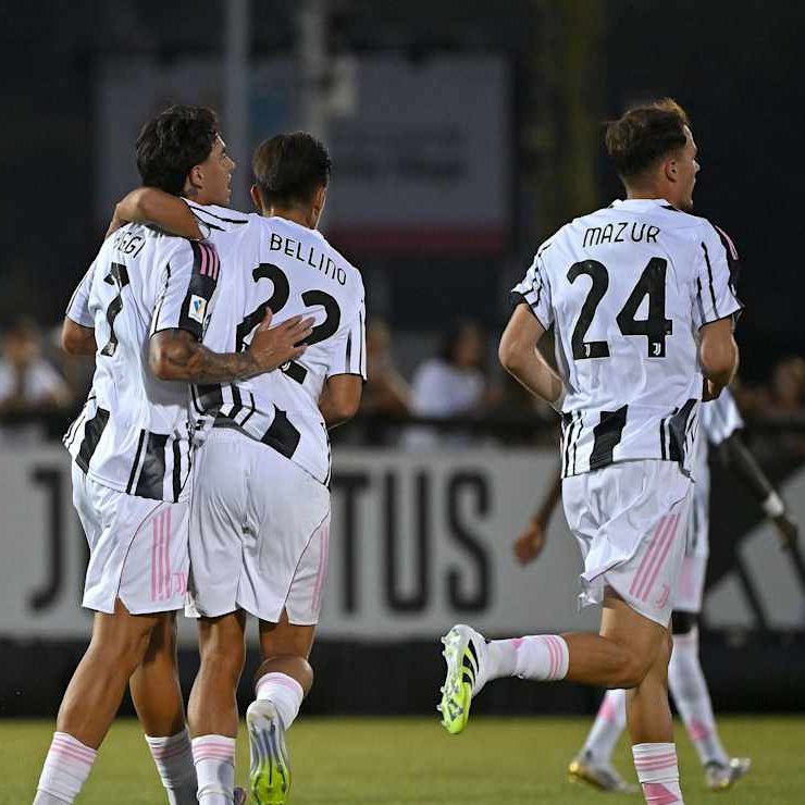 GiovaniBN's tweet photo. ⚪⚫ Goleada bianconera a Vinovo!
La #Juventus Primavera di Mr. Padoin vince in amichevole contro il #Novara con un netto 8-0 🙌
Mattatore di giornata Arman #Durmisi con una tripletta, in gol anche #Badarau, #Repciuc, #Gielen, #Barido e #Grelaud 💥 https://t.co/CeESTuptde